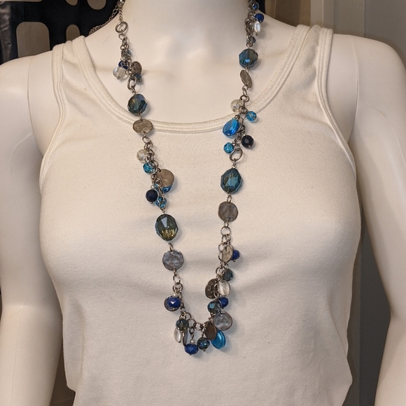 Jewelry - Bead & crystal necklace